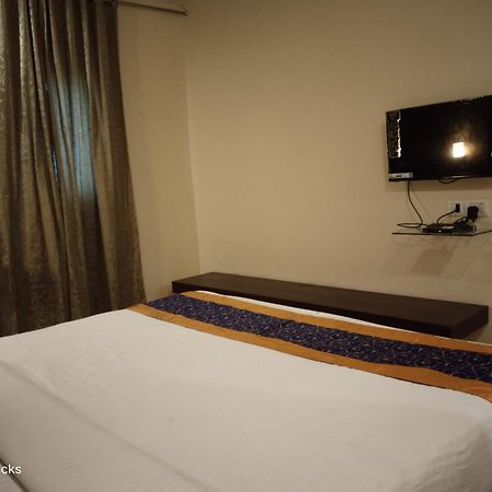 Redfox Hotel- Aminjikarai Ченай Екстериор снимка