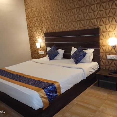 Redfox Hotel- Aminjikarai Ченай Екстериор снимка