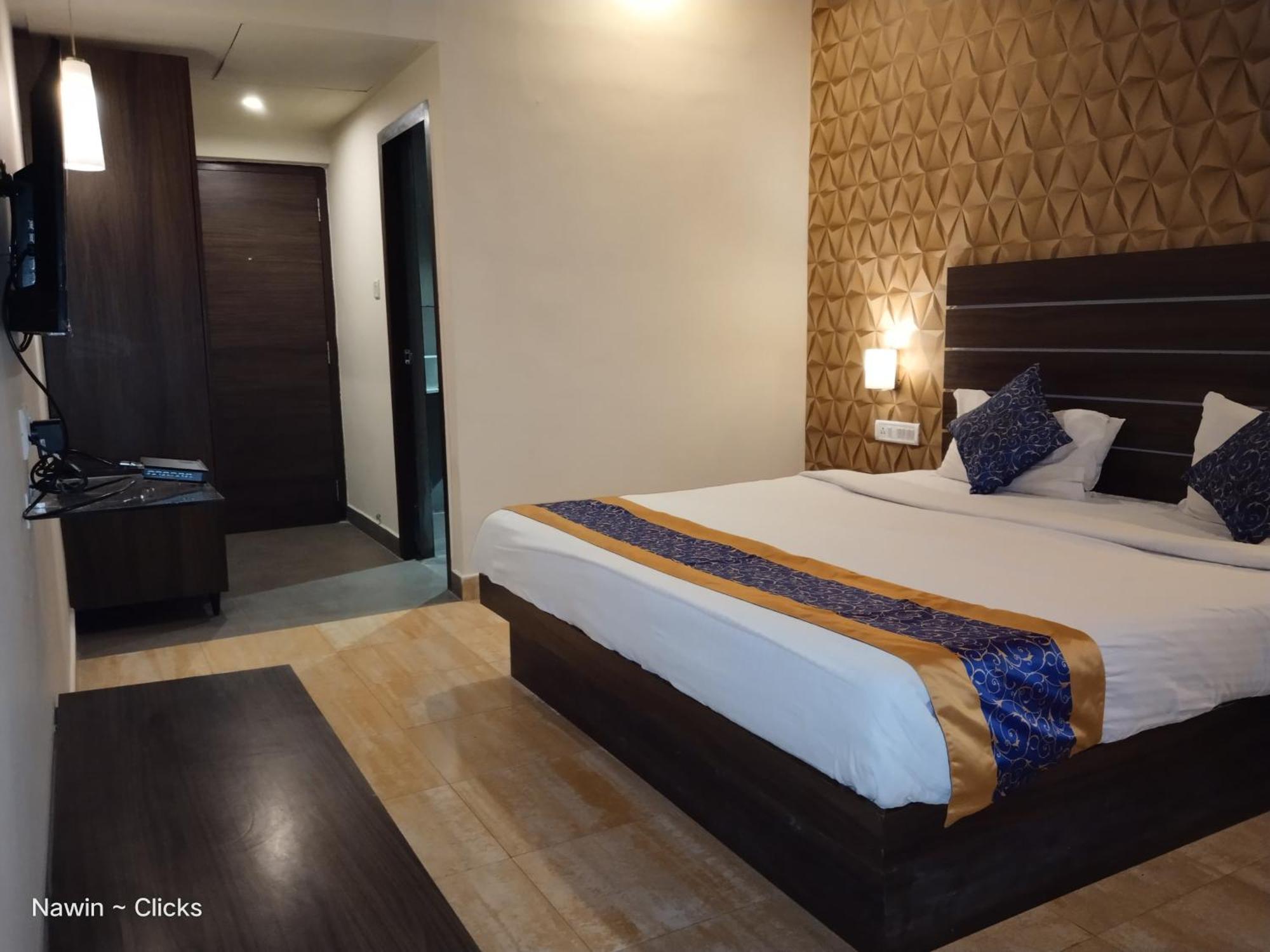 Redfox Hotel- Aminjikarai Ченай Екстериор снимка
