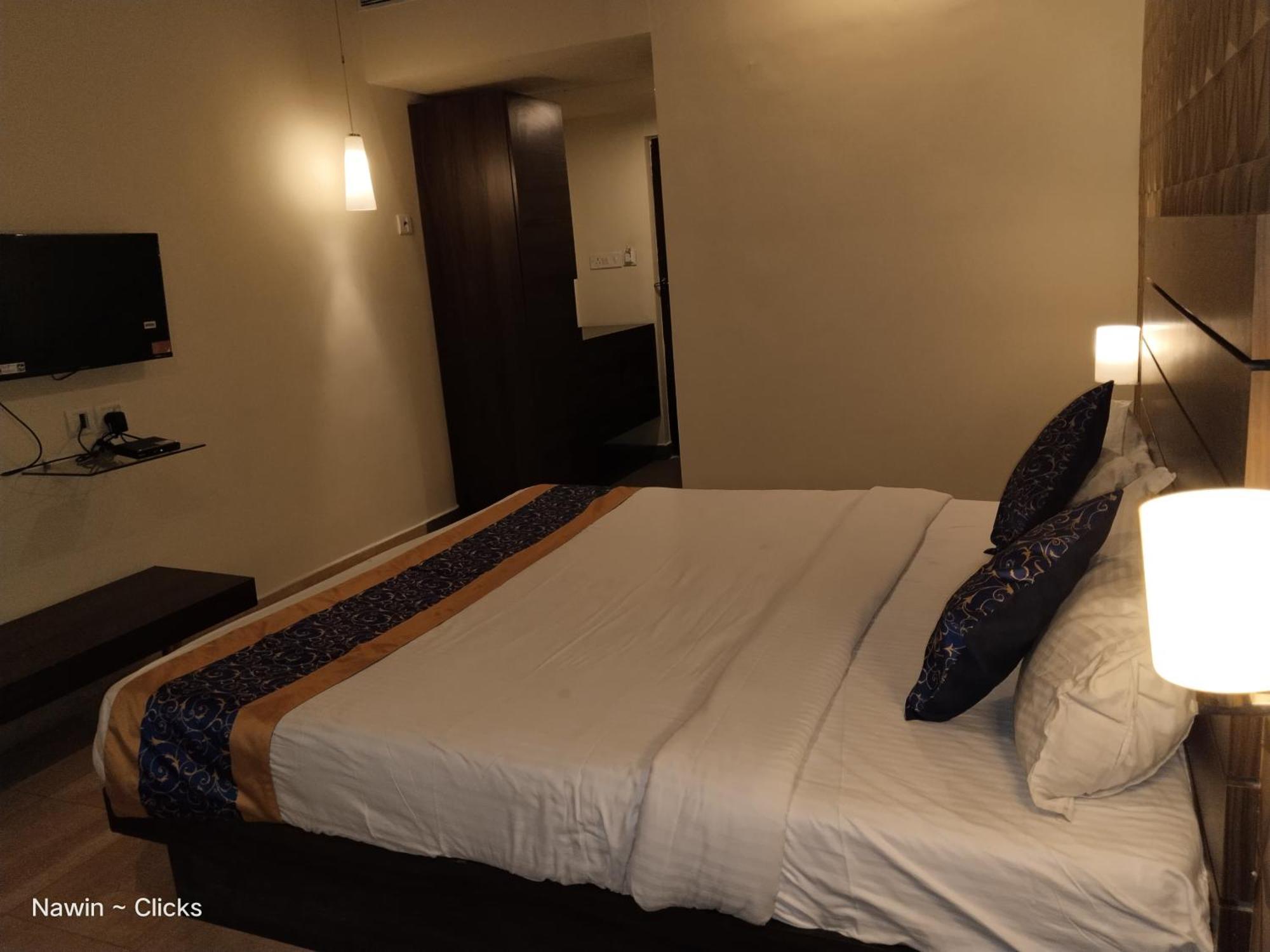 Redfox Hotel- Aminjikarai Ченай Екстериор снимка