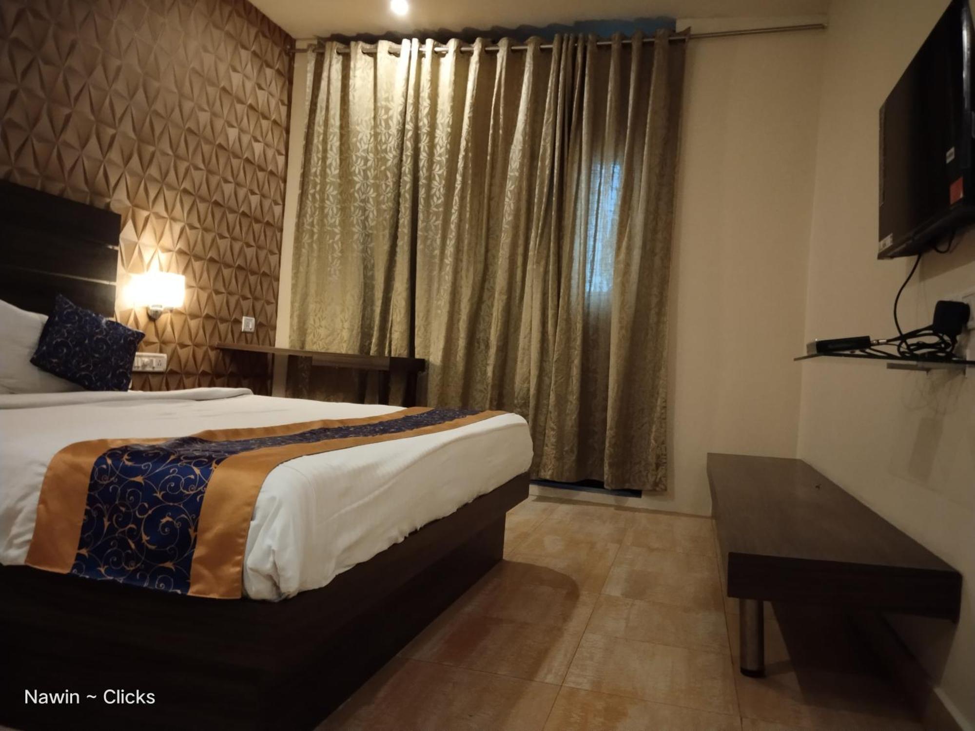 Redfox Hotel- Aminjikarai Ченай Екстериор снимка